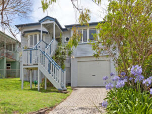 How Do Buyers Agency Watsons Bay Clients Weigh Waterfront Premiums?